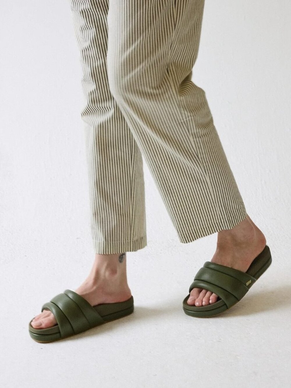 Commbi The Softie Slide in Olive Green Napa Leather, Size 8 - Picture 3 of 11